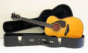 Yamaha FS5 Red Label Acoustic Guitar w/Case - Vintage Natural